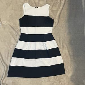 LOFT Size 6 Black & Gray Striped Dress